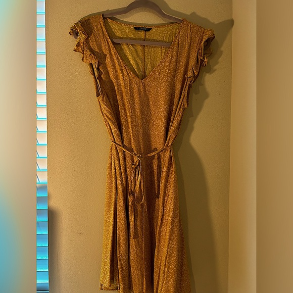 Lightweight golden yellow Flower summer dress - Picture 4 of 8